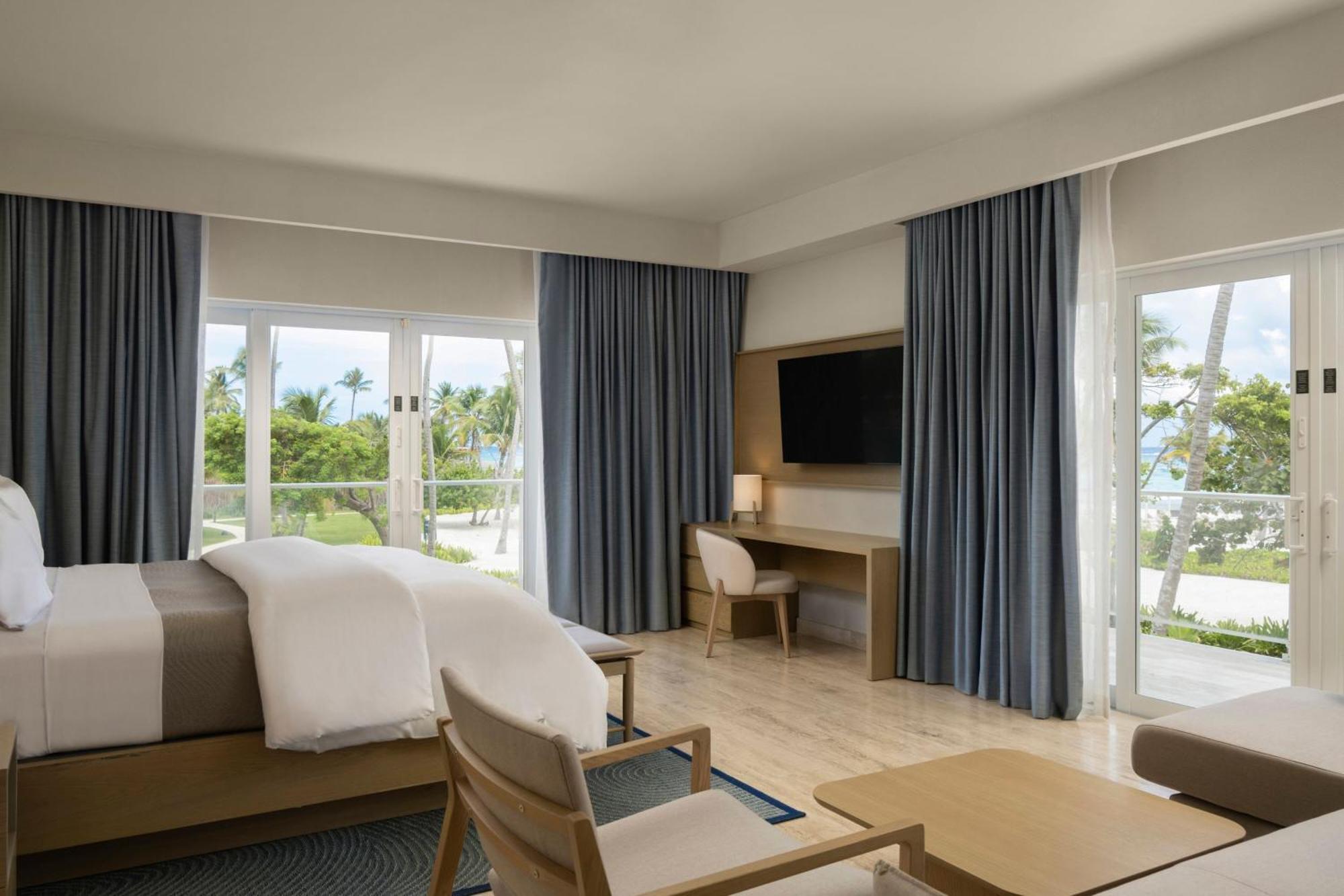 Junior Suite Junior Suite 1 King Ocean view,1576755053:JPEG